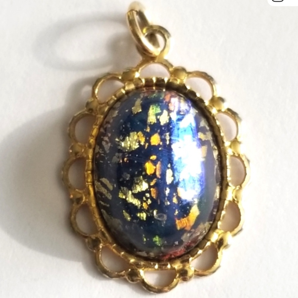 Vintage pendant charm foiled glass faux opal gold tone metal